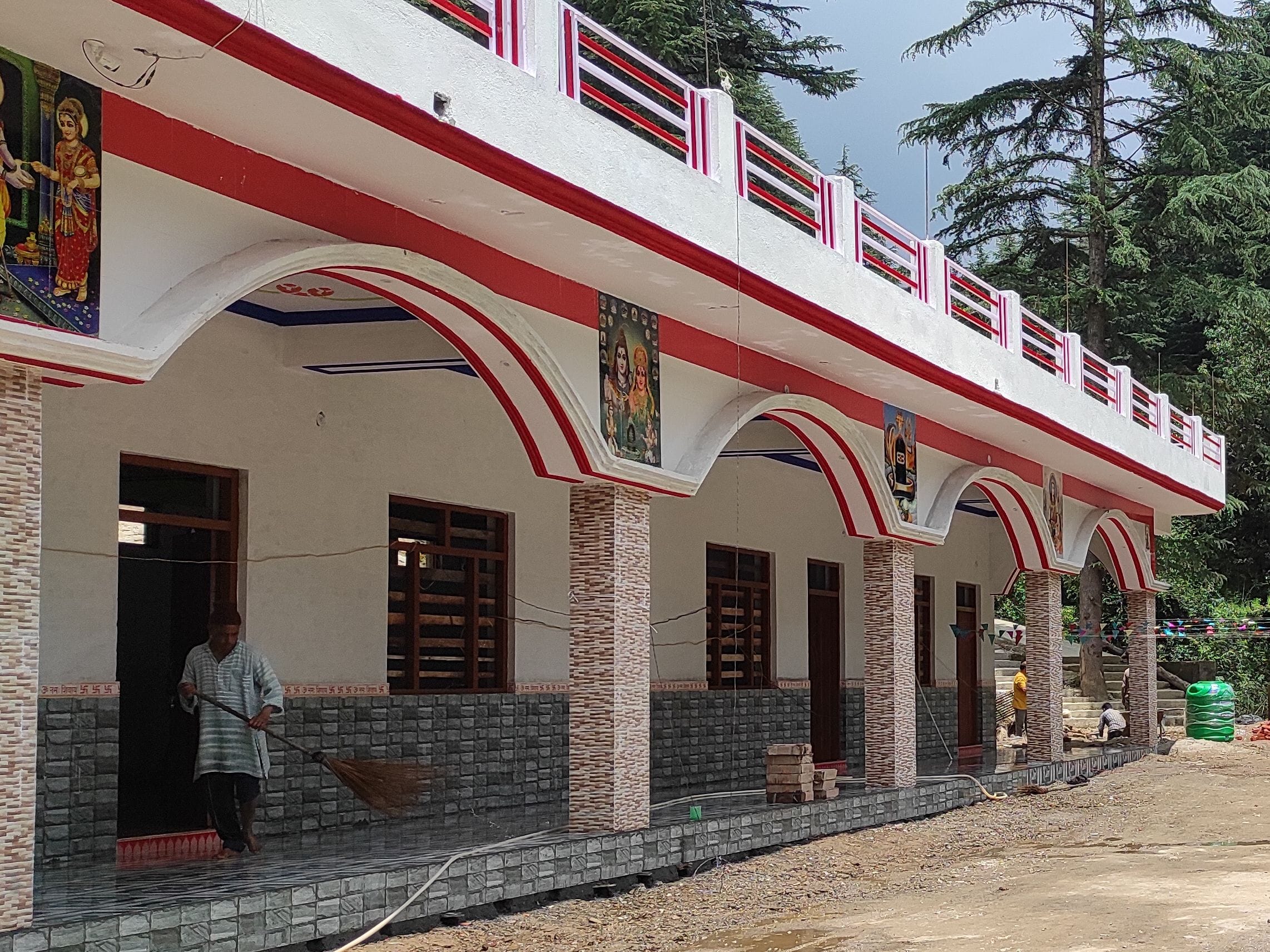 लोहाघाट ऋषेश्वर मंदिर में नव निर्मित धर्मशाला।