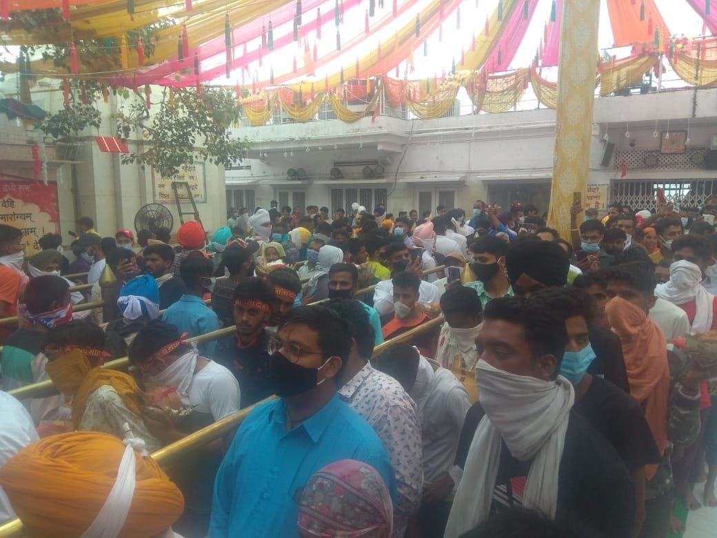 नयना देवी मंदिर में माथा टेकने के लिए पहुंचे श्रद्धालु। नयना देवी मंदिर में माथा टेकने के लिए पहुंचे श्रद्धालु।