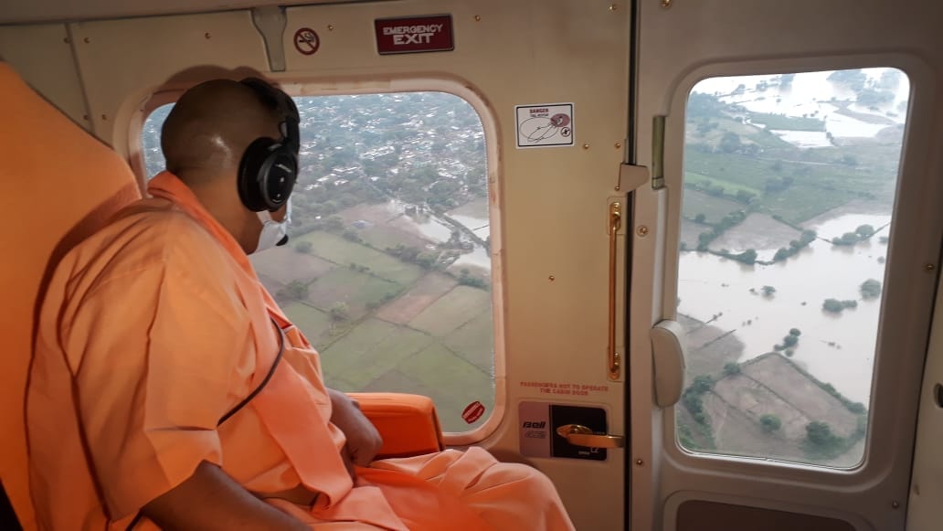 फोटो संख्या 34- इटावा के बाढ़ प्रभावित क्षेत्रों का हवाई सर्वेक्षण करते मुख्यमंत्री योगी आदित्यन फोटो संख्या 34- इटावा के बाढ़ प्रभावित क्षेत्रों का हवाई सर्वेक्षण करते मुख्यमंत्री योगी आदित्यन