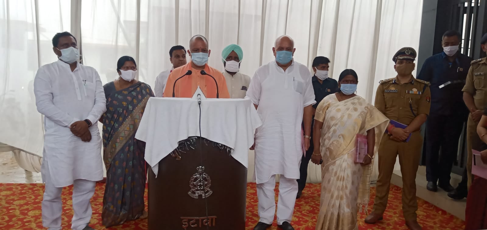 फोटो संख्या 36- पुलिस लाइन सभागार में उपस्थित लोगों को संबोधित करते सीएम योगी आदित्यनाथ फोटो संख्या 36- पुलिस लाइन सभागार में उपस्थित लोगों को संबोधित करते सीएम योगी आदित्यनाथ