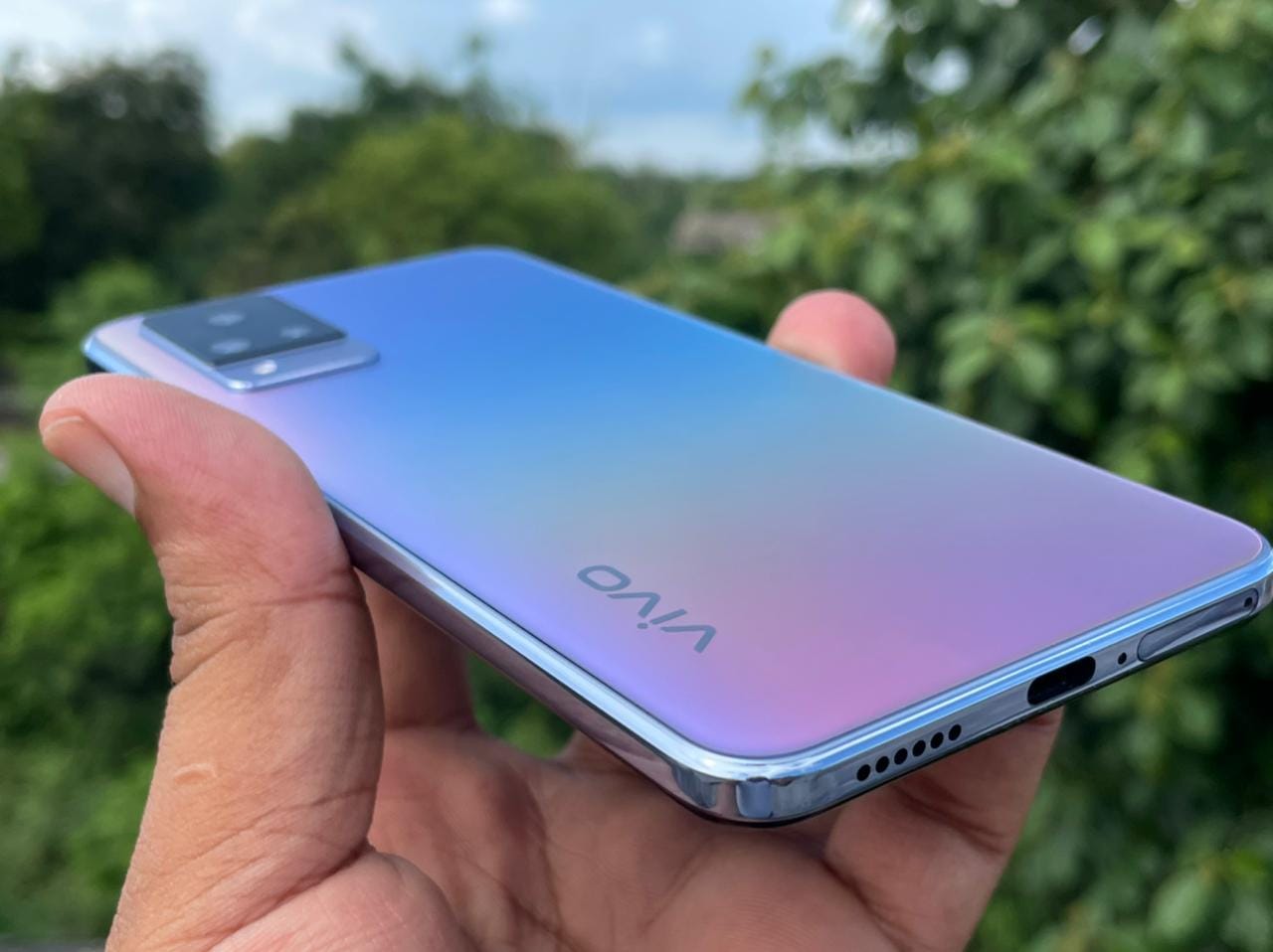 Vivo V21 5G Review: 30 हजार रुपये की रेंज में 5जी सपोर्ट के साथ बेस्ट सेल्फी कैमरा फोन