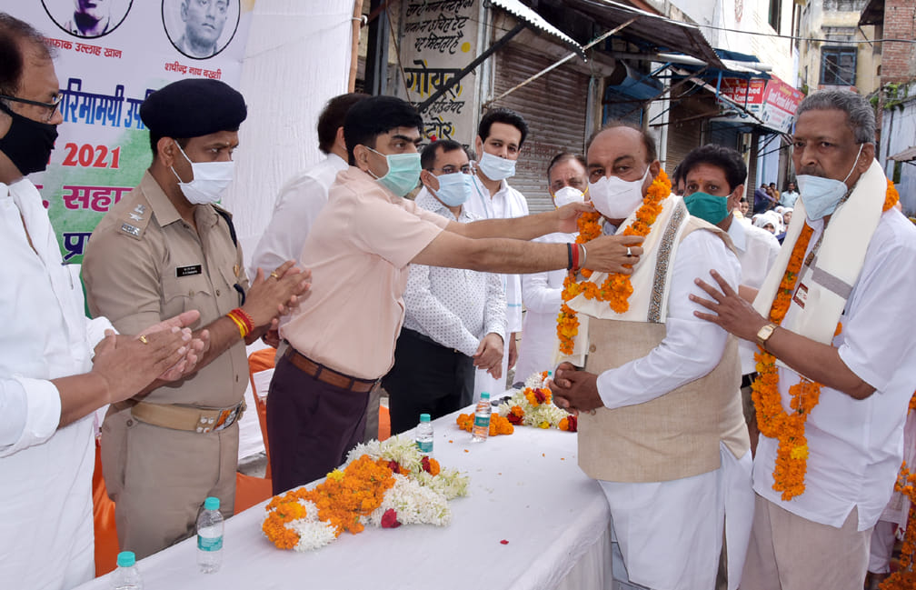 लोहा बाजार स्थित शहीद स्मारक पर आयोजित कार्यक्रम में भारत की आजादी का अमृत महोत्सव में स्वतंत्र? लोहा बाजार स्थित शहीद स्मारक पर आयोजित कार्यक्रम में भारत की आजादी का अमृत महोत्सव में स्वतंत्र?