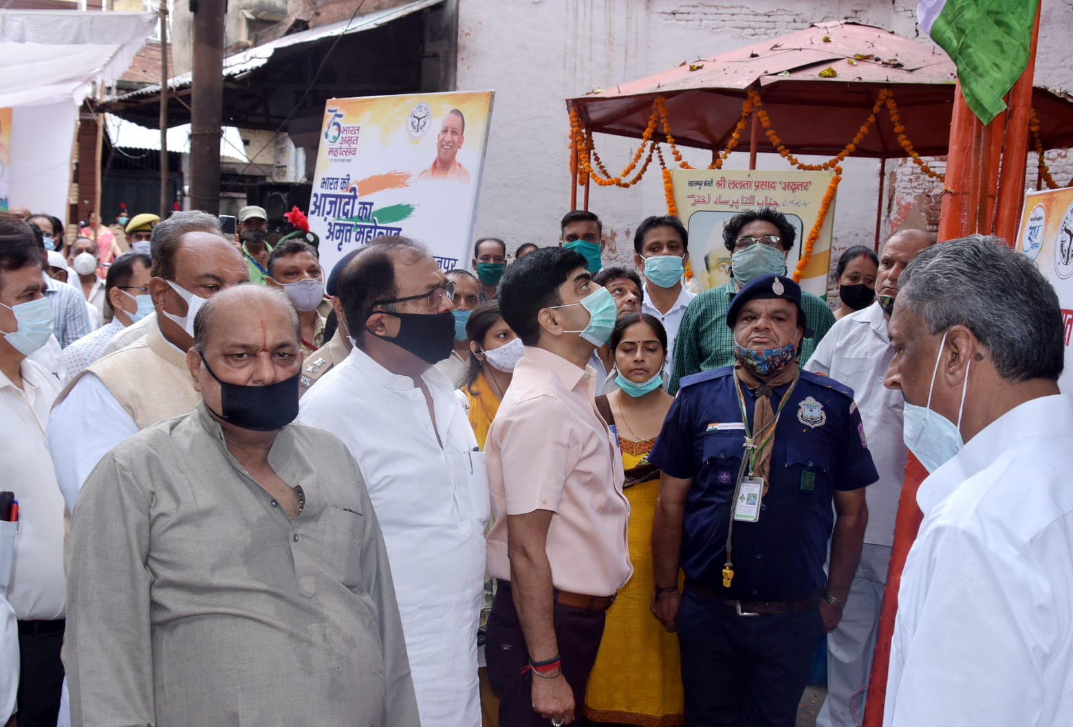 लोहा बाजार स्थित शहीद स्मारक पर आयोजित कार्यक्रम में भारत की आजादी का अमृत महोत्सव में झंडा रोहण लोहा बाजार स्थित शहीद स्मारक पर आयोजित कार्यक्रम में भारत की आजादी का अमृत महोत्सव में झंडा रोहण