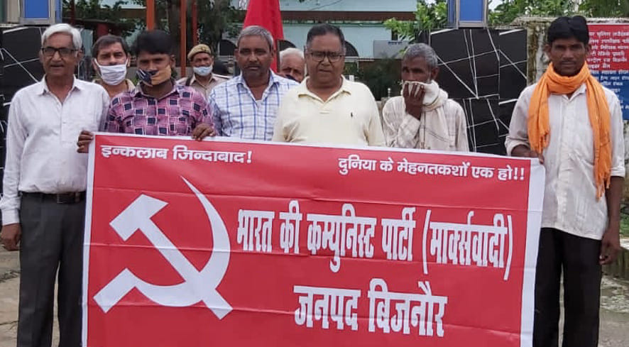 नांगलसोती में प्रदर्शन करते मकपा कार्यकर्ता। नांगलसोती में प्रदर्शन करते मकपा कार्यकर्ता।