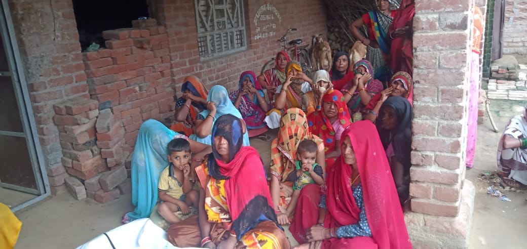 फोटो संख्या 17 - घर में विलाप करती महिलाएं
