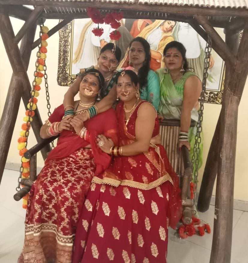 रुद्रपुर में हुए तीज महोत्सव के दौरान झूला झूलतीं महिलाएं। रुद्रपुर में हुए तीज महोत्सव के दौरान झूला झूलतीं महिलाएं।