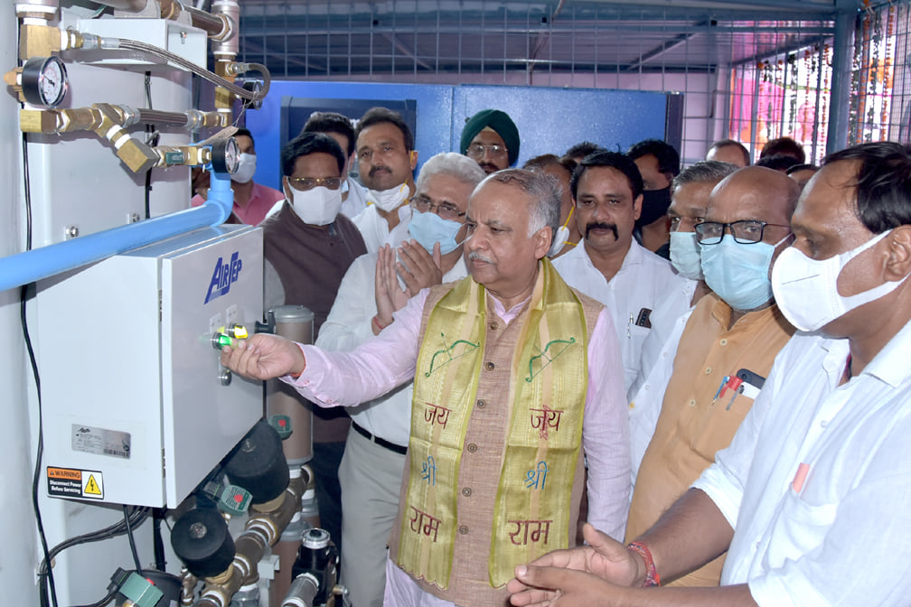जिला अस्पताल में ऑक्सीजन प्लांट का उदघाटन करते नगरीय विकास मंत्री आशुतोष टण्डन जिला अस्पताल में ऑक्सीजन प्लांट का उदघाटन करते नगरीय विकास मंत्री आशुतोष टण्डन
