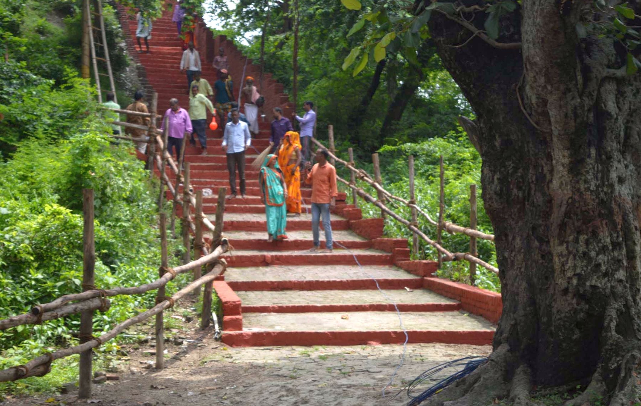 अयोध्या-मेले के लिए मणिपर्वत की गई बैरिकेडिंग