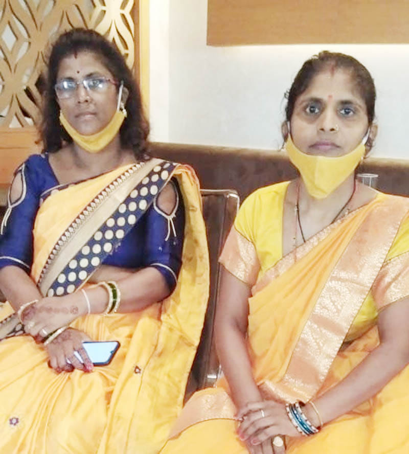 झांसी में वर्चुअल संवाद में मौजूद बलिनी की डायरेक्टर उमाकांती पाल बाएं व साथ में बैठीं अंजली। सं?