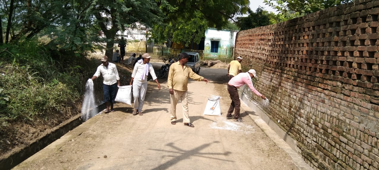 फोटो संख्या 21- बाढ़ का पानी कम होने के बाद ग्राम मजरा मुचाई में साफ। फोटो संख्या 21- बाढ़ का पानी कम होने के बाद ग्राम मजरा मुचाई में साफ।