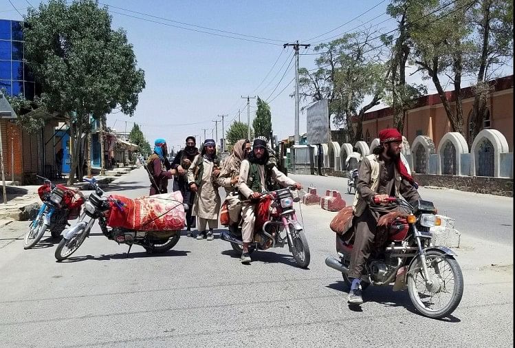 गहराया संकट: काबुल से महज 50 किमी दूर रह गया तालिबान, अफगानिस्तान के 18 प्रांतों पर किया कब्जा
