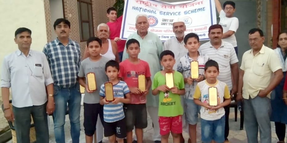 शामली रेलपार में आयोजित दौड प्रतियोगिता में सम्मानित बच्चे शामली रेलपार में आयोजित दौड प्रतियोगिता में सम्मानित बच्चे