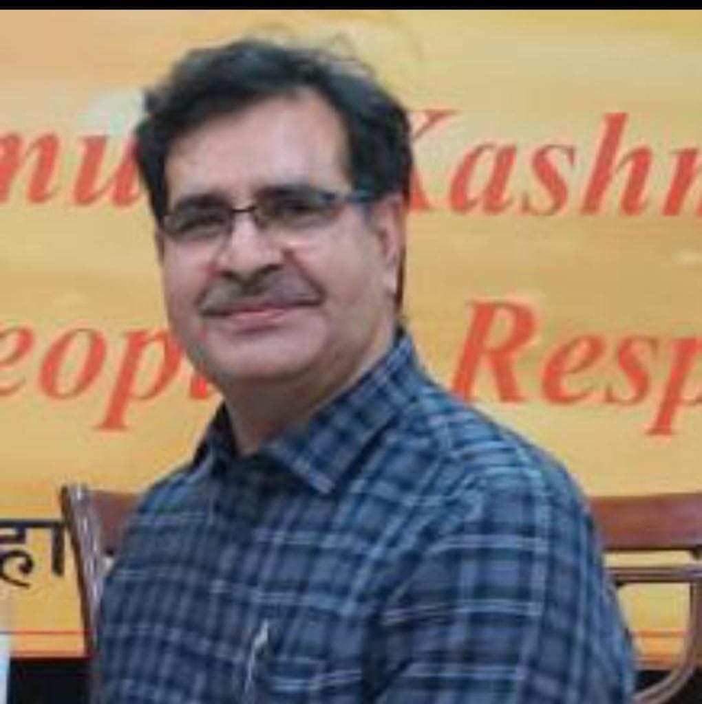 डॉक्टर संजय सिंह, चीफ प्रॉक्टर एमएमएच डिग्री कॉलेज।