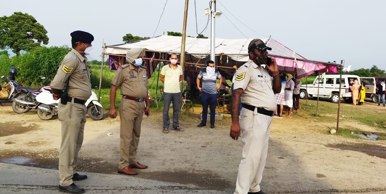 हिमाचल के साथ बॉर्डर पर तैनात पंजाब पुलिस हिमाचल के साथ बॉर्डर पर तैनात पंजाब पुलिस