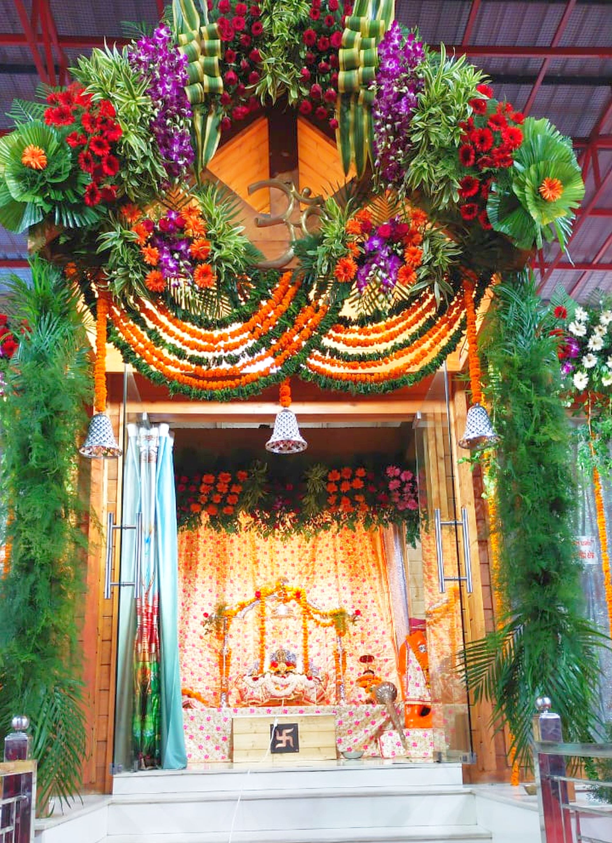 चांदी के झूले पर विराजमान रामलला सहित चारों भाई। चांदी के झूले पर विराजमान रामलला सहित चारों भाई।