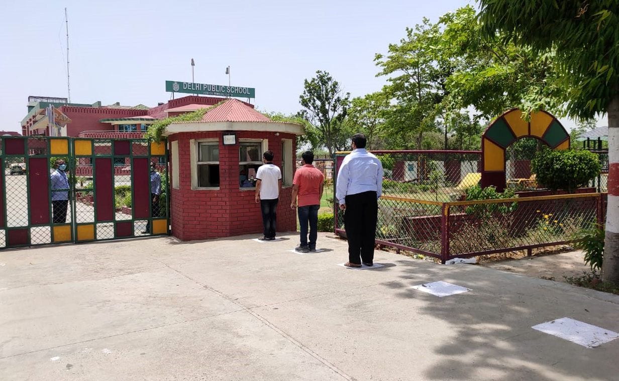 सोमवार से कक्षा नौ से लेकर कक्षा 12 तक के विद्यार्थियों की चलने वाली कक्षाओं के लिए दिल्ली पब्लिक स