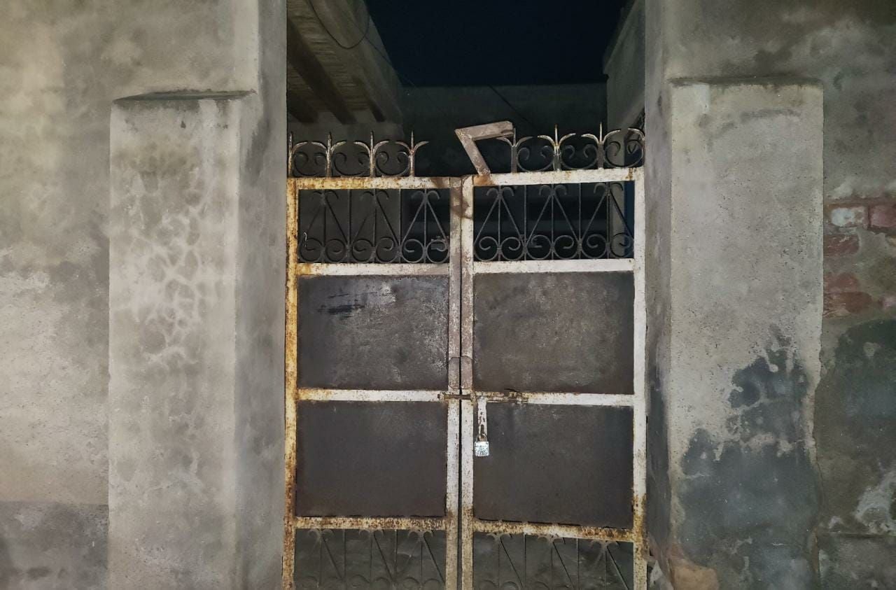 महम के सैमाण गांव में मकान पर लगा ताला। संवाद महम के सैमाण गांव में मकान पर लगा ताला। संवाद