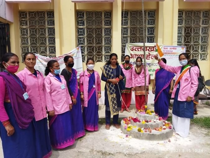 स्वतंत्रता दिवस पर भी कार्यबहिष्कार करती आशा कार्यकर्तियां। संवाद न्यूज एजेंसी
