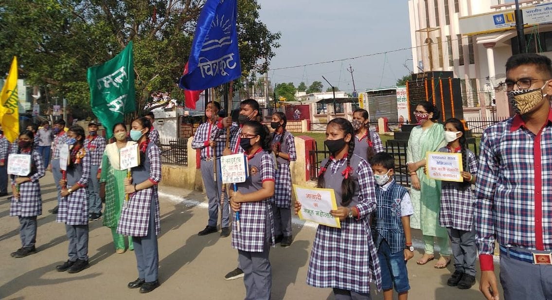 स्वतंत्रता दिवस पर शहर में प्रभात फेरी में शामिल केंद्रीय विद्यालय की छात्राएं । संवाद स्वतंत्रता दिवस पर शहर में प्रभात फेरी में शामिल केंद्रीय विद्यालय की छात्राएं । संवाद