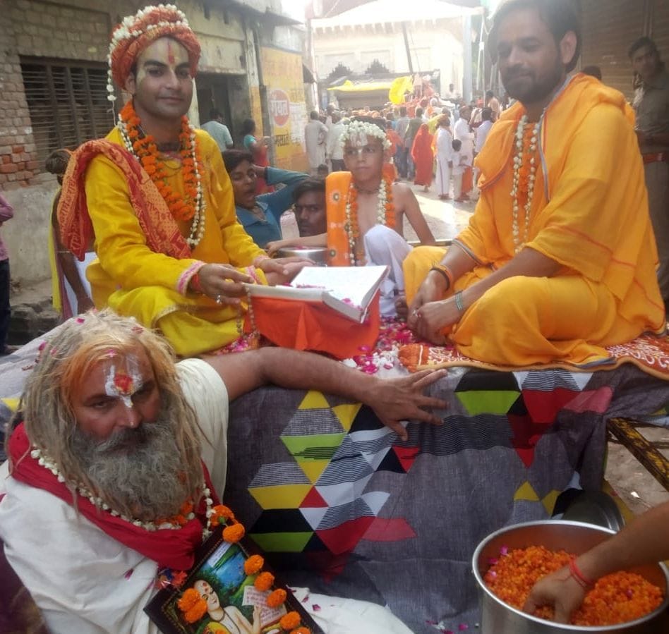 श्रीतुलसी जयंती पर उनकी जन्मस्थली राजापुर में निकली गोस्वामी तुलसीदास की शोभायात्रा। संवाद श्रीतुलसी जयंती पर उनकी जन्मस्थली राजापुर में निकली गोस्वामी तुलसीदास की शोभायात्रा। संवाद