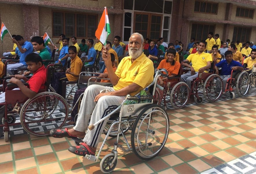 नजीबाबाद के प्रेमधाम आश्रम में स्वतंत्रता दिवस समारोह में भाग लेते दिव्यांग।