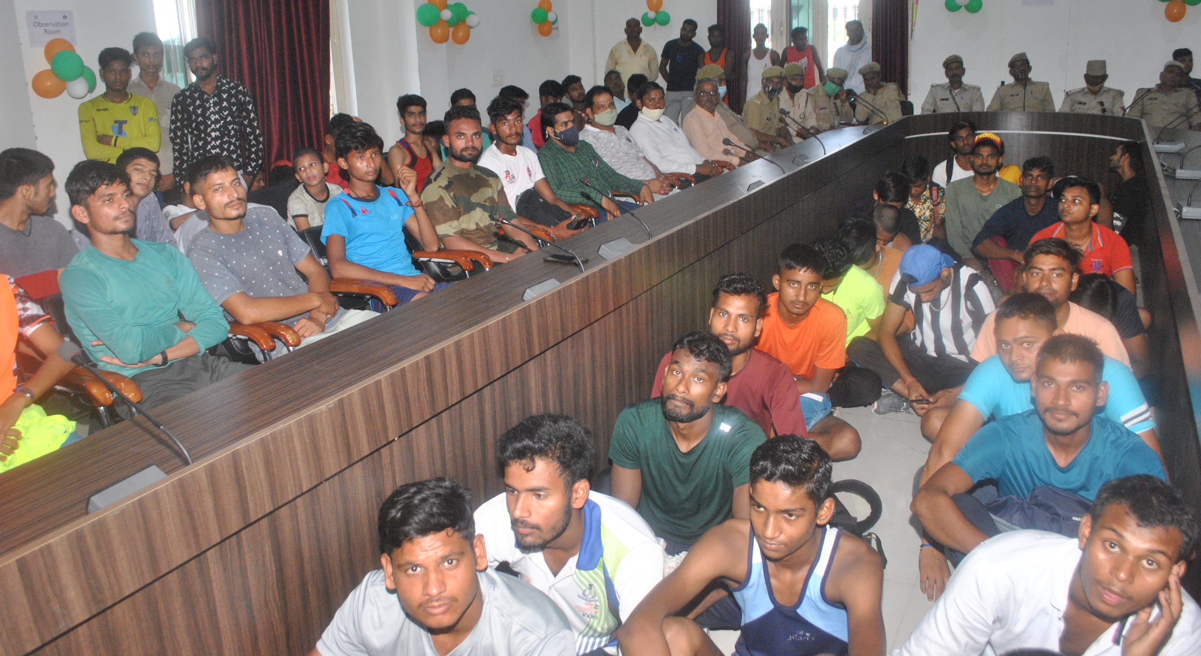 शामली विकास भवन में आयोजित कार्यक्रम में भाग लेते खिलाडी शामली विकास भवन में आयोजित कार्यक्रम में भाग लेते खिलाडी