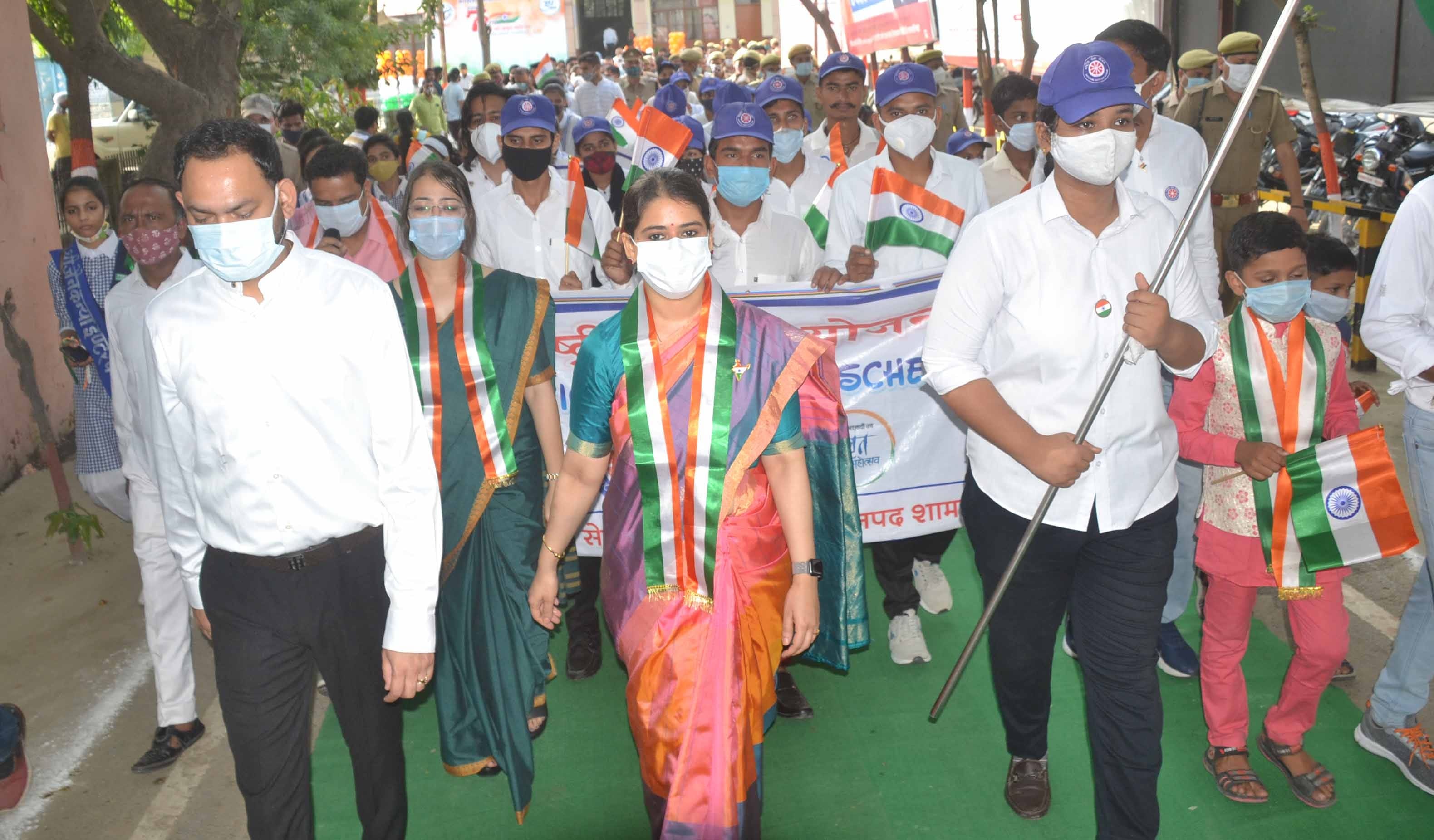 शामली कलेक्ट्रेट में आयोजित रैली में भाग लेती डीएम जसजीत कौर व एडीएम अरविन्द कुमार शामली कलेक्ट्रेट में आयोजित रैली में भाग लेती डीएम जसजीत कौर व एडीएम अरविन्द कुमार