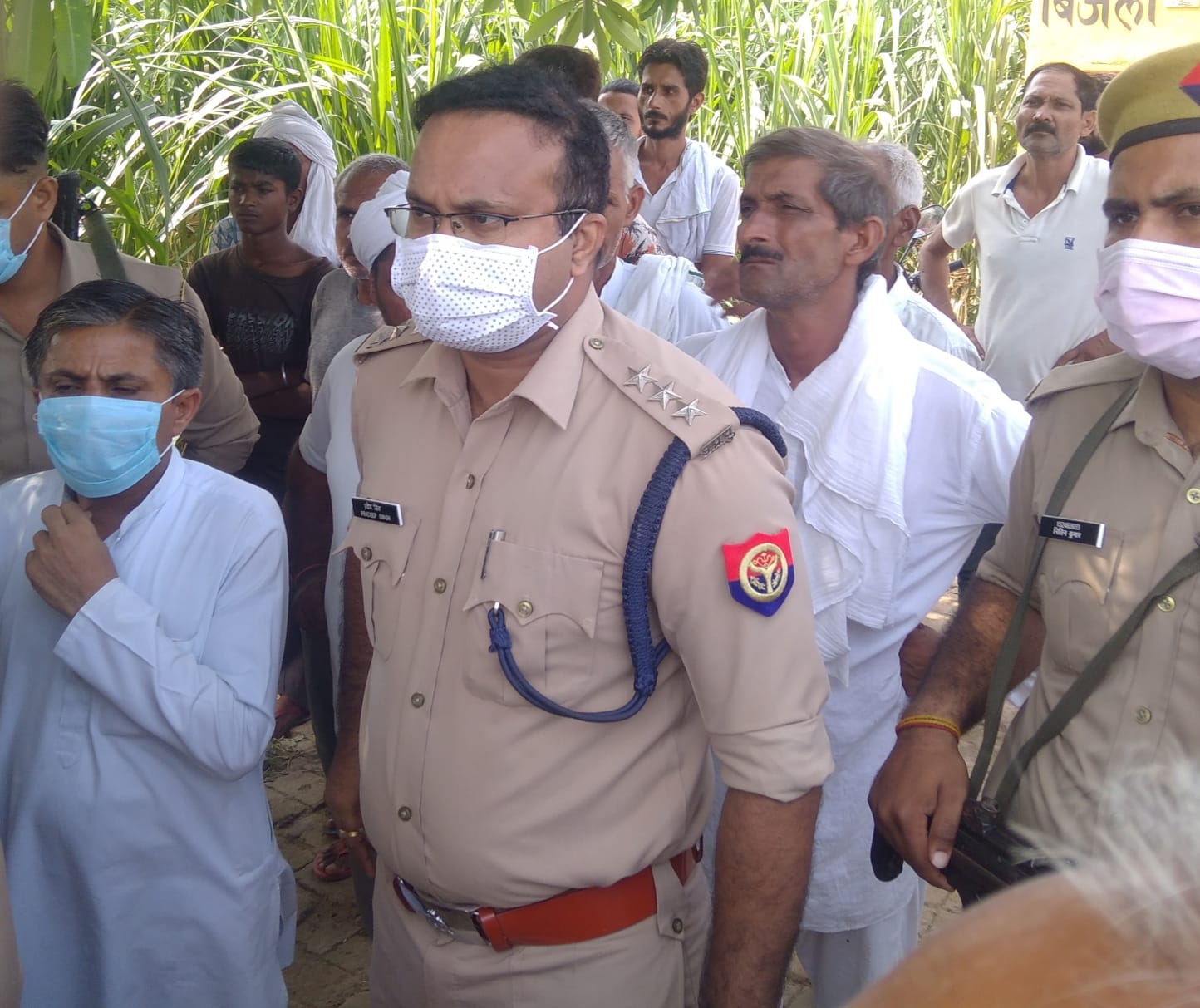 शामली मेरठ करनाल मार्ग के काबडौत पुल के पास घटना की जानकारी लेने के लिये पहुचे सीओ सीटी शामली मेरठ करनाल मार्ग के काबडौत पुल के पास घटना की जानकारी लेने के लिये पहुचे सीओ सीटी