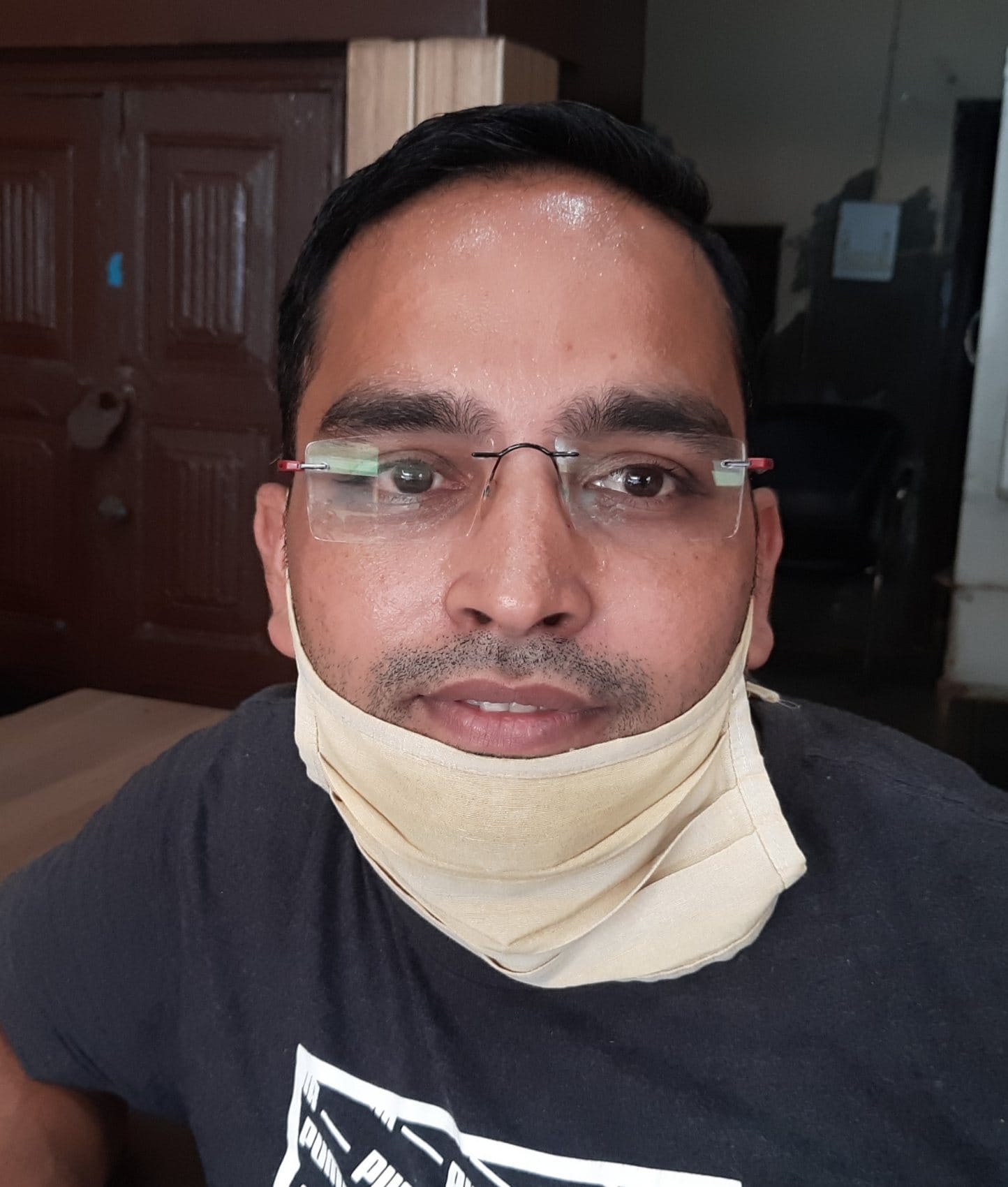 - हिमांशु अग्रवाल, ड्राई फ्रूट्स ब्रोकर - हिमांशु अग्रवाल, ड्राई फ्रूट्स ब्रोकर