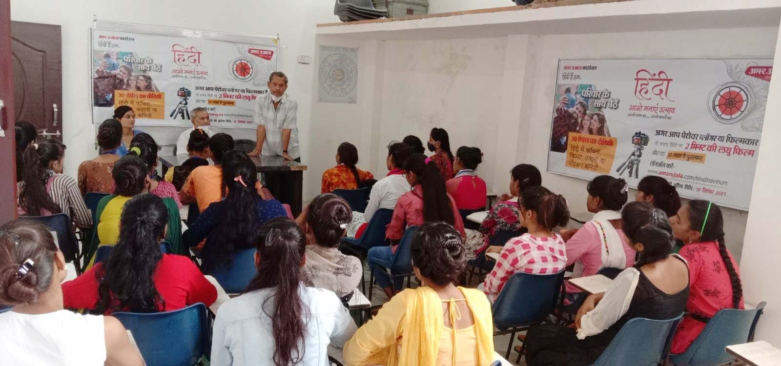 फोटो 19एयूआरपी17- कार्यक्रम को संबोधित करते ज्ञान सक्सेना, मौजूद भीमसेन सक्सेना व अन्य फोटो 19एयूआरपी17- कार्यक्रम को संबोधित करते ज्ञान सक्सेना, मौजूद भीमसेन सक्सेना व अन्य