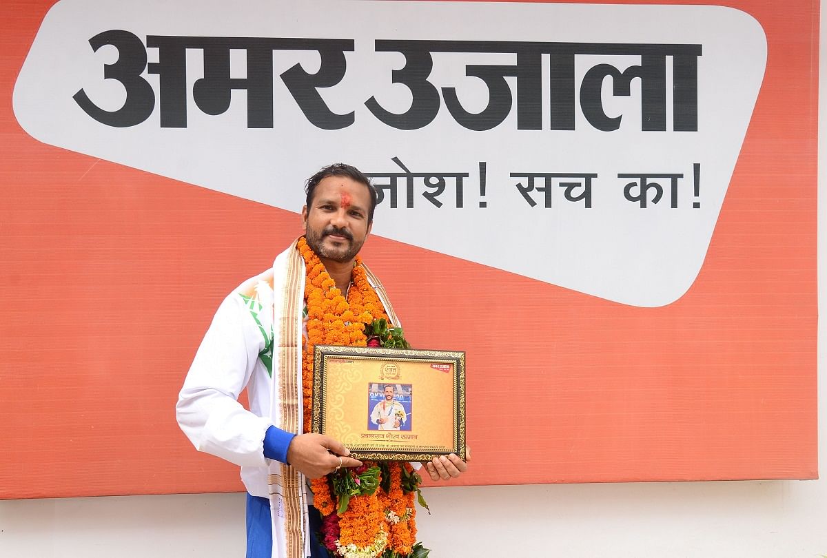 Prayagraj News : पीयूष दुबे, भारतीय हॉकी टीम के कोच।