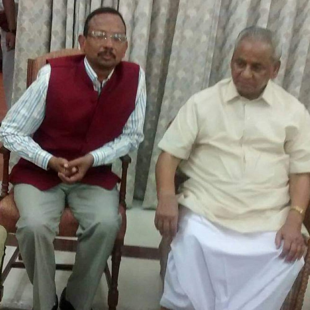 पूर्व मुख्यमंत्री कल्याण सिंह के साथ अरुण खंडेलवाल। फाइल फोटो।