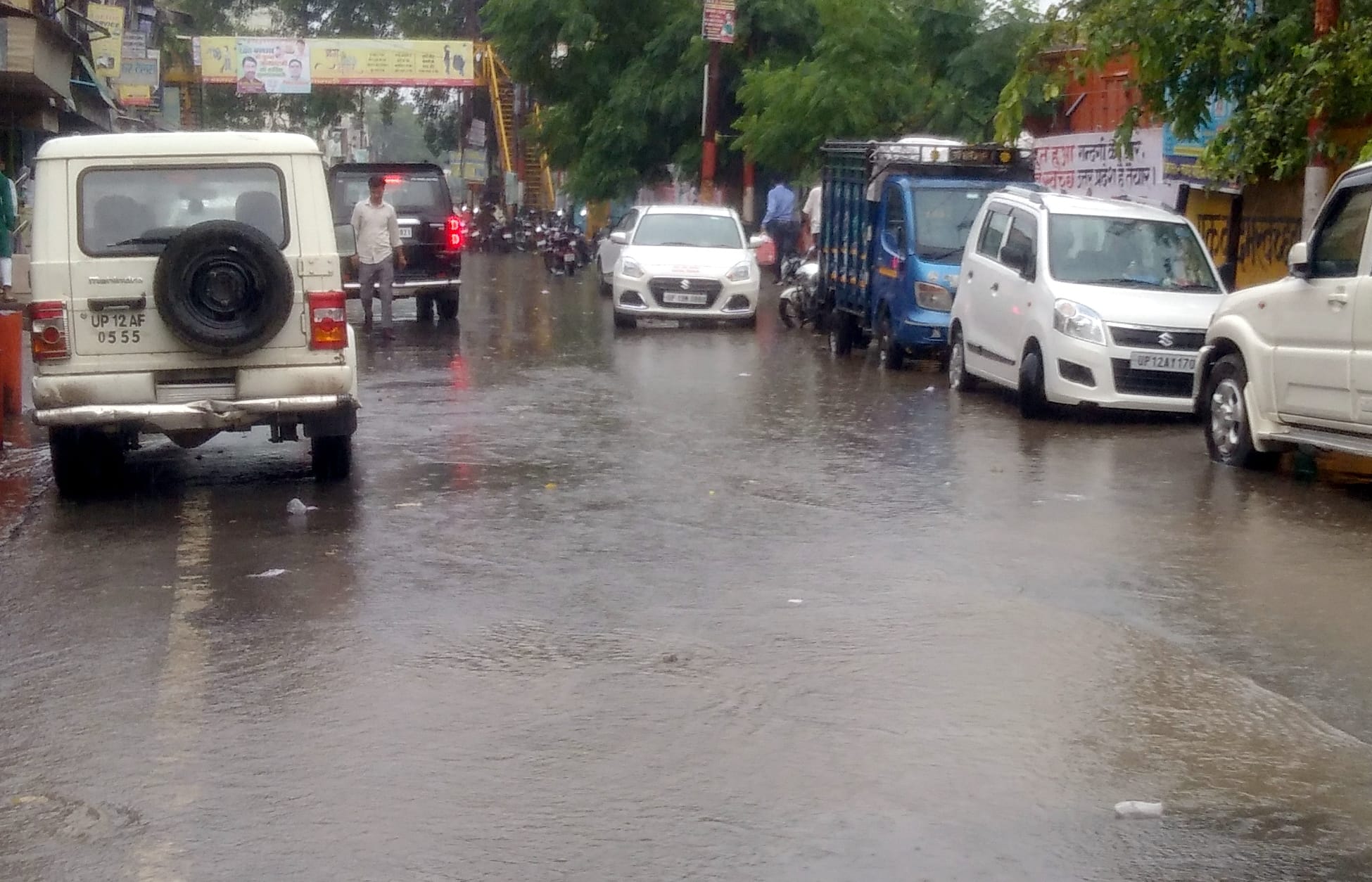 शामली मिल रोड पर सडक पर भरा पानी शामली मिल रोड पर सडक पर भरा पानी