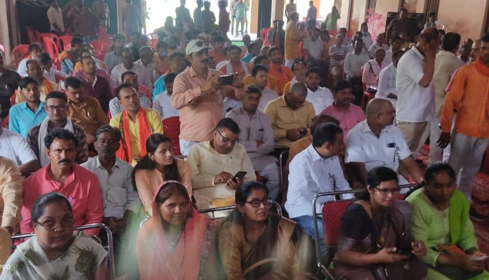 कार्यक्रम में उपस्थित भाजपा कार्यकर्ता