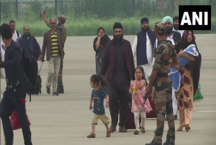 काबुल से दोहा होते हुए भारतीयों का दूसरा जत्था पहुंचा दिल्ली, 146 लोग लौटे स्वदेश