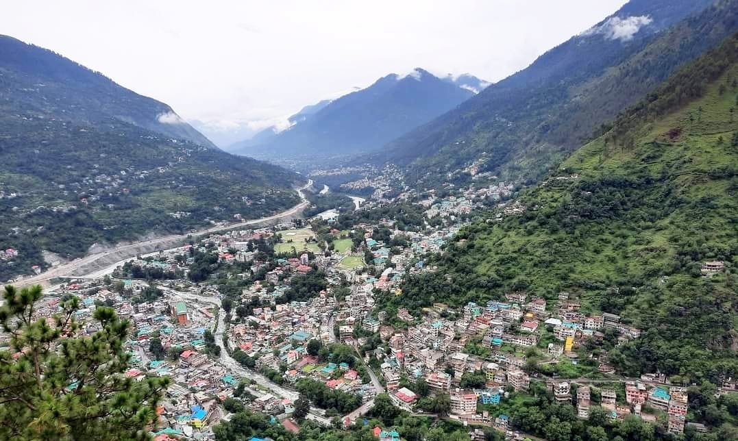 कुल्लू शहर का फोटो मंडे प्लान के लिए। कुल्लू शहर का फोटो मंडे प्लान के लिए।