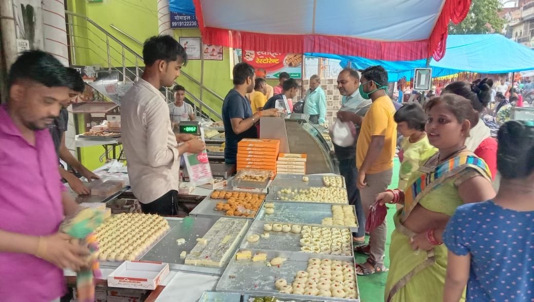 Rakshabandhan today: Crowd gathered in the markets, the situation of jam remained Rakshabandhan today: Crowd gathered in the markets, the situation of jam remained
