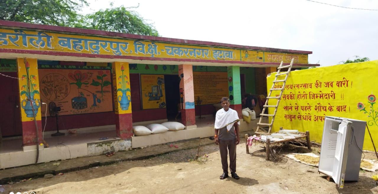 फोटो संख्या 10- हरौली का स्कूल जहां बाढ़ प्रभावितों ने अपना आशियाना बना रखा है फोटो संख्या 10- हरौली का स्कूल जहां बाढ़ प्रभावितों ने अपना आशियाना बना रखा है
