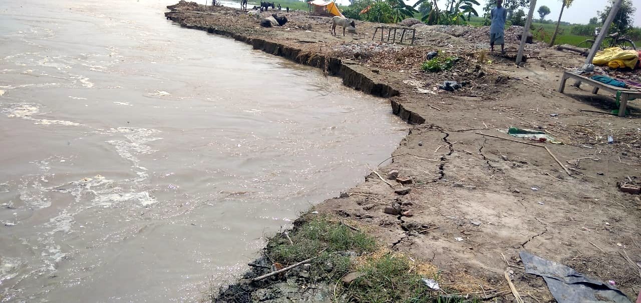 कटान करती घाघरा नदी। संवाद कटान करती घाघरा नदी। संवाद