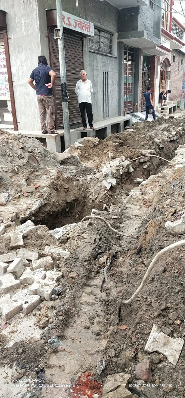 पानीपत। वार्ड नंबर 3 के सुधीर नगर में जेसीबी से उखाड़ी गई गली, जिससे लोगों के घरों के पीने के पानी क? पानीपत। वार्ड नंबर 3 के सुधीर नगर में जेसीबी से उखाड़ी गई गली, जिससे लोगों के घरों के पीने के पानी क?