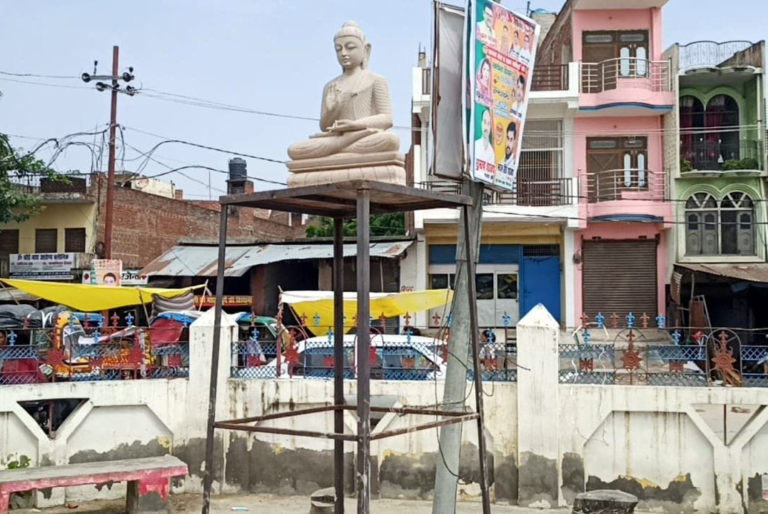 कन्नौज: सौरिख तिराहा स्थित पार्क में स्थापित भगवान बुद्ध की प्रतिमा। 