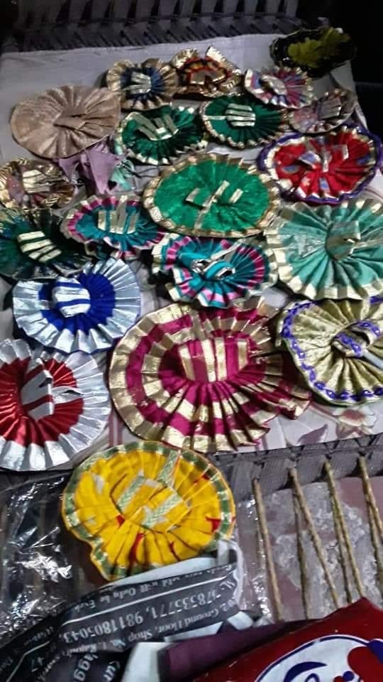 शामली में समूह की महिलाओ द्वारा तैयार करी कान्हा जी की ड्रैस शामली में समूह की महिलाओ द्वारा तैयार करी कान्हा जी की ड्रैस