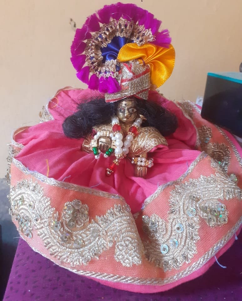 शामली में समूह की महिलाओ द्वारा तैयार करी कान्हा जी की ड्रैस शामली में समूह की महिलाओ द्वारा तैयार करी कान्हा जी की ड्रैस