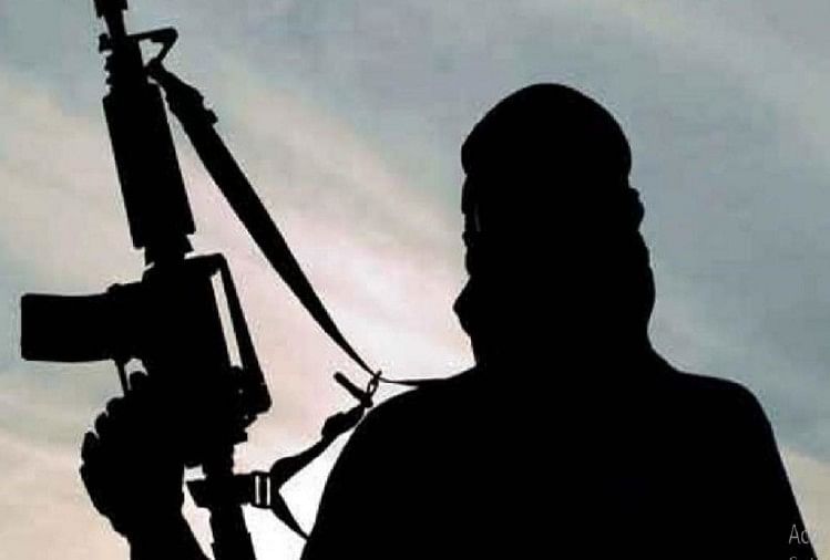 जम्मू-कश्मीर: किश्तवाड़ से हिजबुल मुजाहिदीन के दो आतंकी गिरफ्तार, बड़ी संख्या में हथियार बरामद