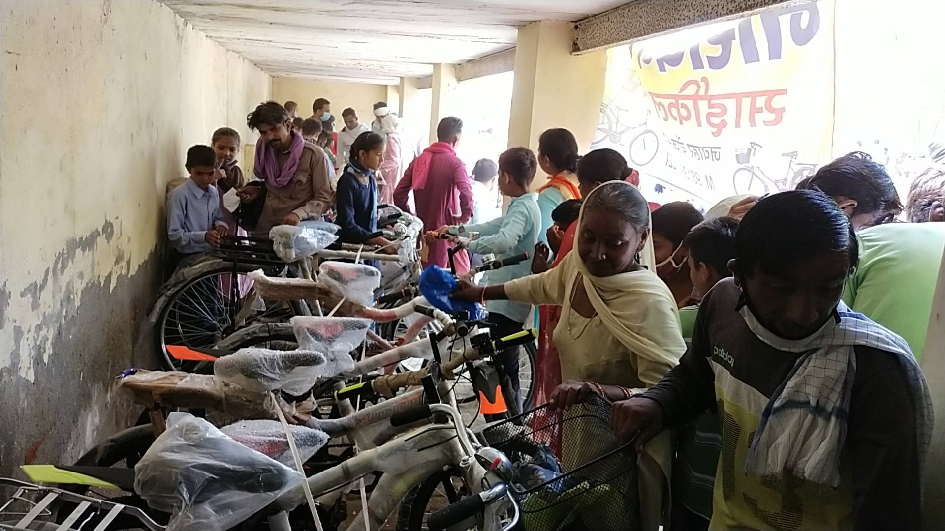 फतेहाबाद में साइकिल मेले में पहुंचे विद्यार्थी और अभिभावक।