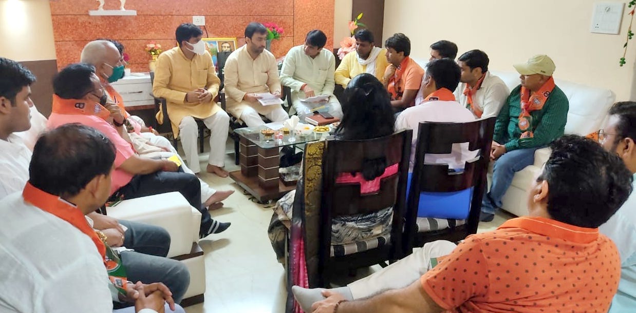 शामली में बूथ अध्यक्ष व भाजपा नगर कार्यकारणी के साथ समिक्षा बैठक करते क्षेत्रीय अध्यक्ष श्री मो शामली में बूथ अध्यक्ष व भाजपा नगर कार्यकारणी के साथ समिक्षा बैठक करते क्षेत्रीय अध्यक्ष श्री मो