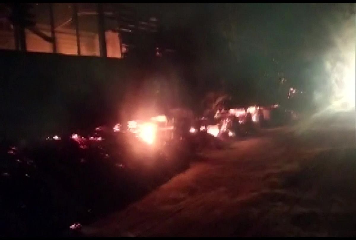 Assam Trucks Set Ablaze After Several Rounds Of Firing Five Killed - असम: फिरौती न देने पर उग्रवादियों ने लगाई सात ट्रकों में आग, दो को गोली मारी तीन को जिंदा जला