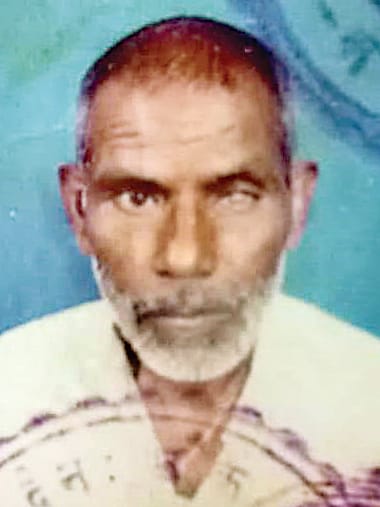 निगोहां में बुजुर्ग महादेव की सोते वक्त हत्या कर दी गई। 
