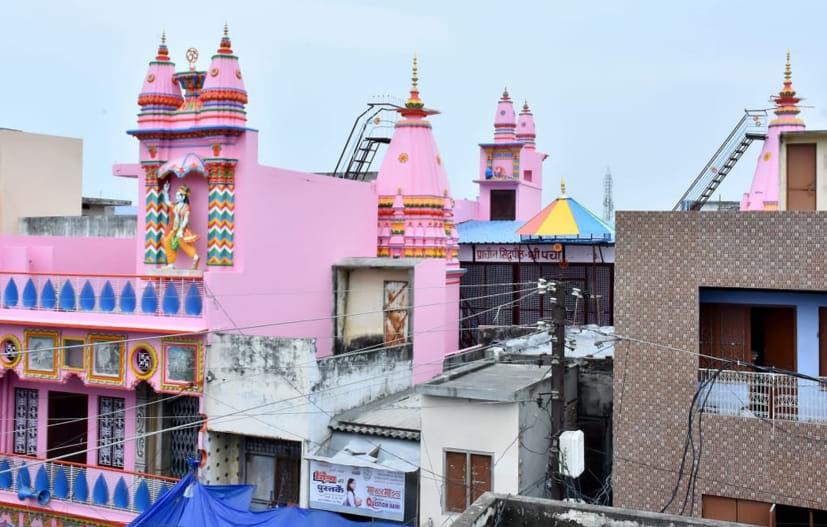 देवबंद में स्थित श्री पंचायती ठाकुरद्वारा मंदिर देवबंद में स्थित श्री पंचायती ठाकुरद्वारा मंदिर