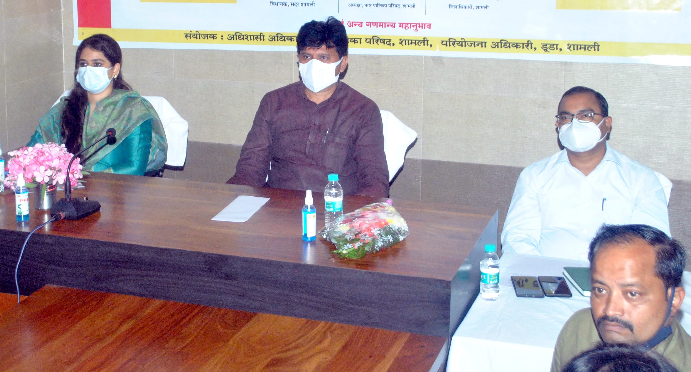 शामली नगर पालिका में आयोजित कार्यक्रम में भाग लेती डीएम जसजीत कौर व विधायक तेजेन्द्र निर्वाल शामली नगर पालिका में आयोजित कार्यक्रम में भाग लेती डीएम जसजीत कौर व विधायक तेजेन्द्र निर्वाल